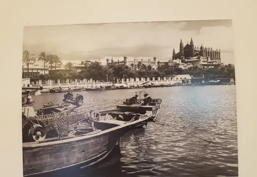 Vecchia barca da pesca e Cattedrale, Palma