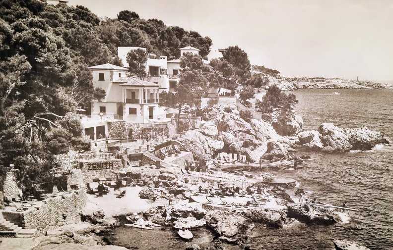 Discover the serene beauty of San Agustin seafront and Cala Guix in the Bay of Palma, a picturesque escape where the iconic Zenith Hotel once stood. Immerse yourself in the charm of Mallorca with breathtaking sea views, unspoiled beaches, and a rich tapestry of history. Ideal for Mediterranean vacations 20230217_123013.jpg