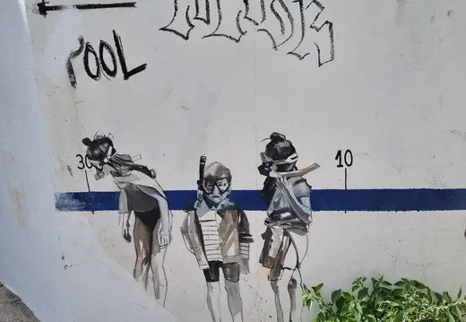 Mural de tres figuras en Palma
