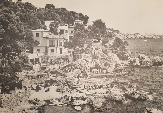 Old Zenith hotel in san agustin