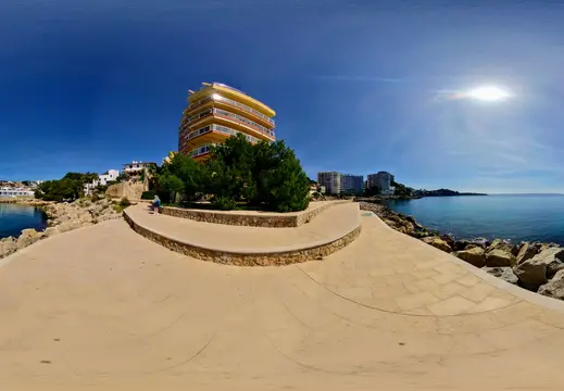 Passeggiata sul lungomare di Calanova