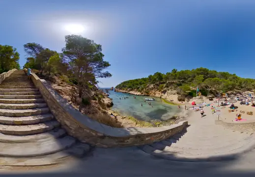 Scalini verso una cala riparata