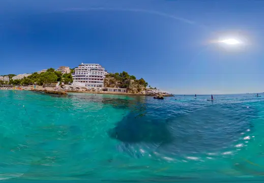 Caleta de Bendinat dall'acqua