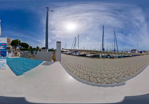 Display informativo e molo pavimentato a Cala Nova Marina