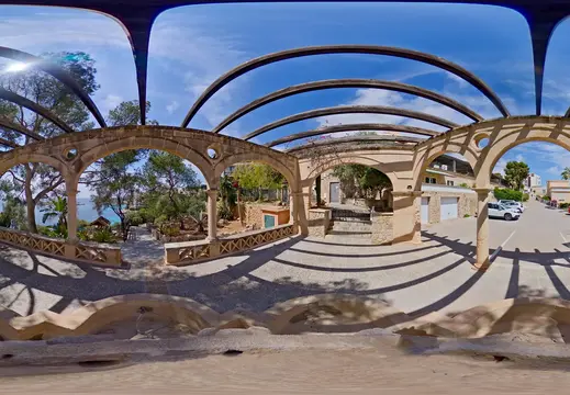 Archi in pietra sul mare a Illetas