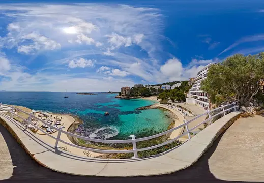 Baia di Illetas dalla passerella superiore