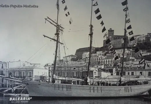Pepita Matutes neben der Waterfront