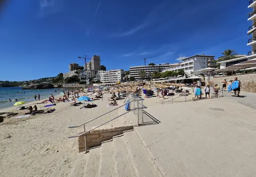Ein geschäftiger Tag am Cala Major Beach