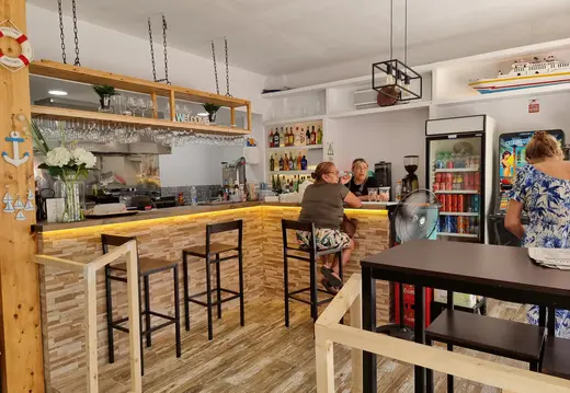 Kleine Bar Interieur in Cala Major
