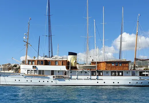 Classic Yacht Alicia at Club de Mar