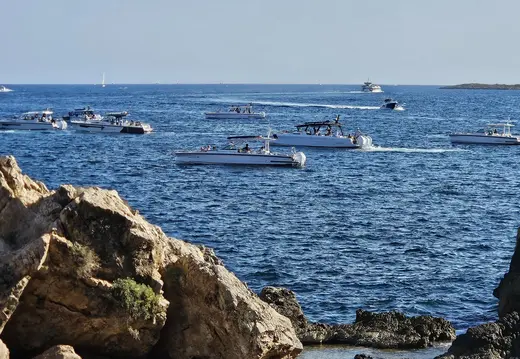 Boote vor Sant Agustí verankert