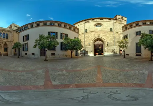 Piazza storica e architettura all'Ospedale Generale di Palma