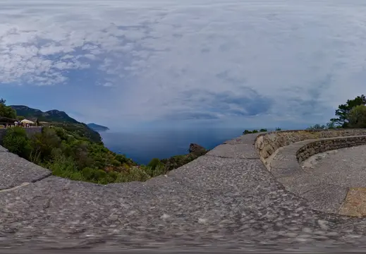 Belvedere in pietra sulla valle di Valldemossa