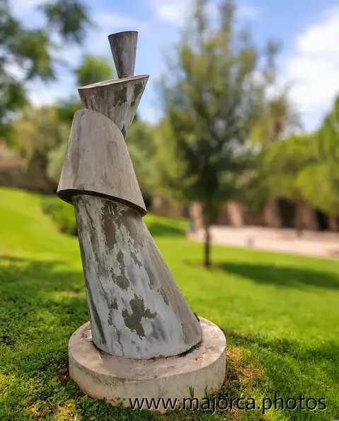 Abstract sculpture in a softly blurred park.webp