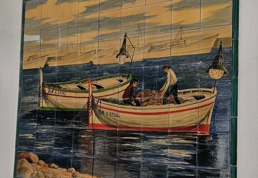 Scena di pesca su piastrelle di ceramica